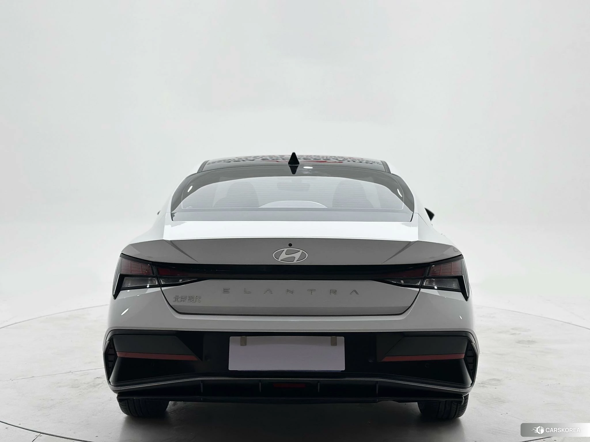 Hyundai Elantra 2023 Белый из Китая, фото 4