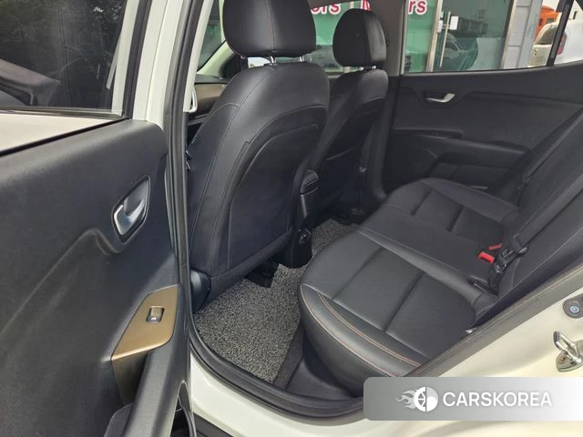 Kia Stonic 2018 Белый из Кореи, фото 4