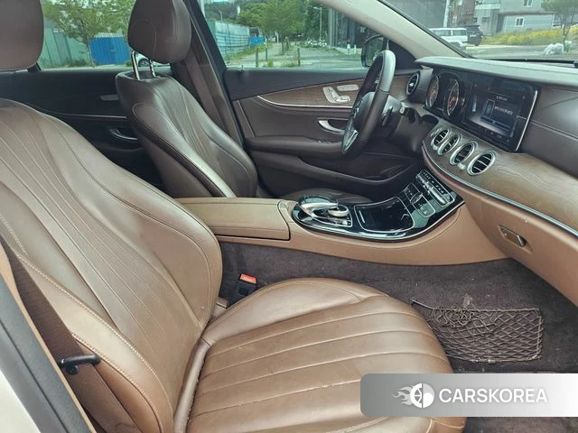 Mercedes-Benz E-Class W213 2019 Белый из Кореи, фото 4