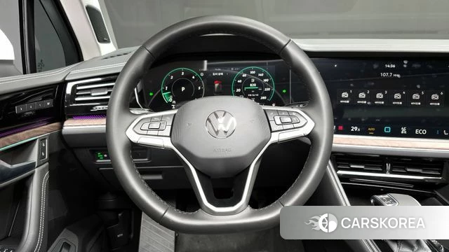 Volkswagen Touareg 3rd generation 2025 Белый из Кореи, фото 4