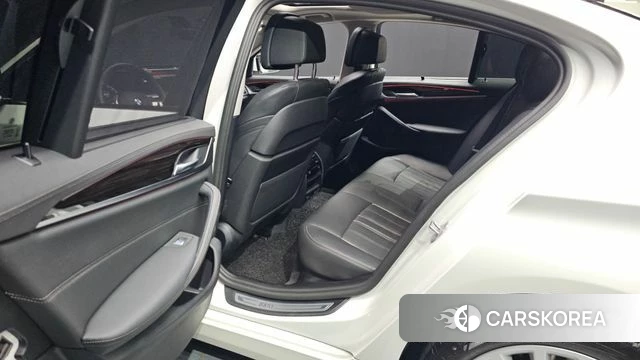 BMW 5 Series (G30) 2023 Белый из Кореи, фото 4
