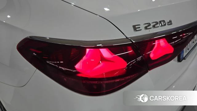 Mercedes-Benz E-Class W214 2025 Белый из Кореи, фото 4