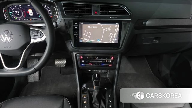 Volkswagen Tiguan second Generation 2023 Белый из Кореи, фото 4