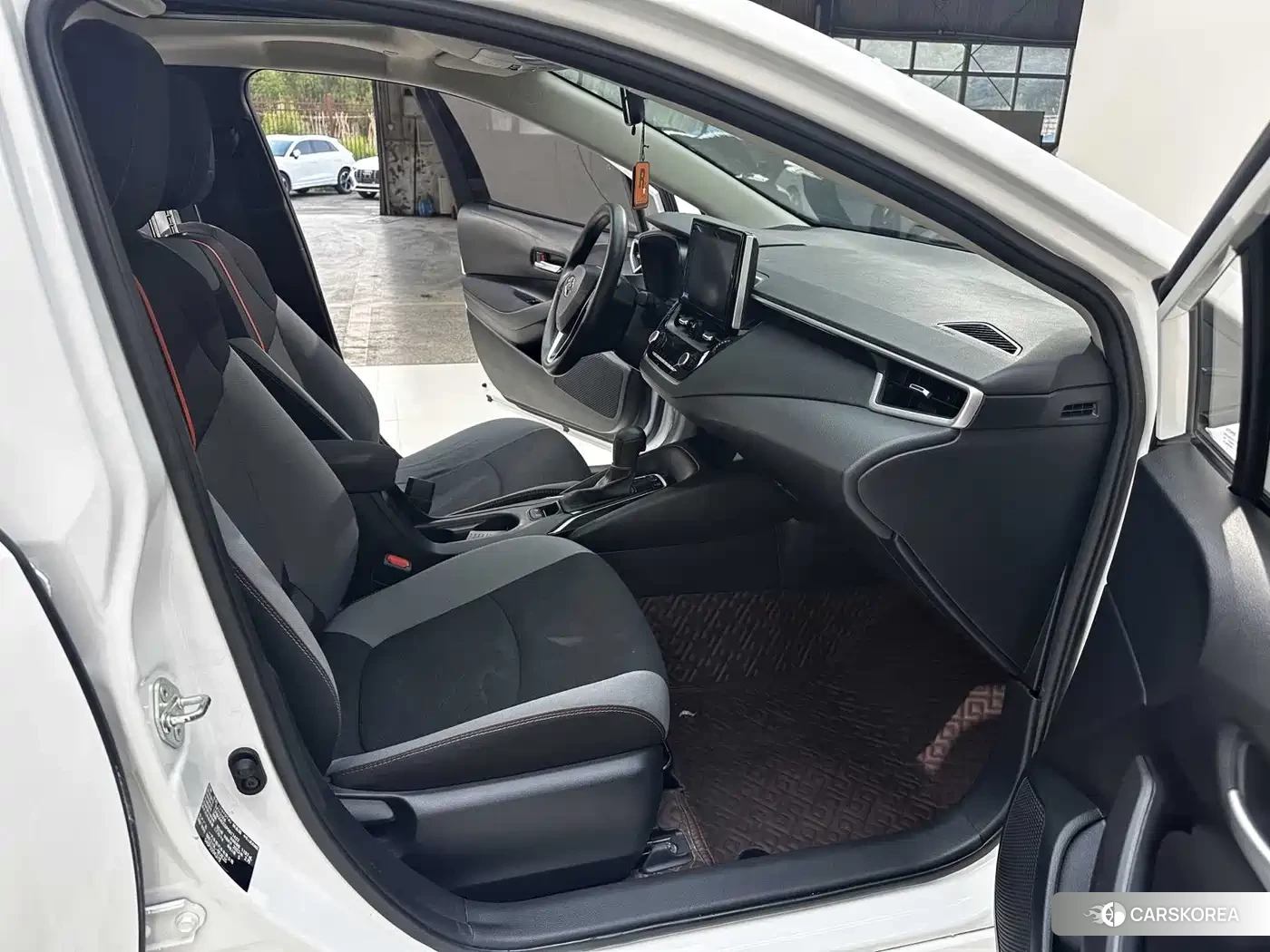 Toyota Corolla 2023 Белый из Китая, фото 4