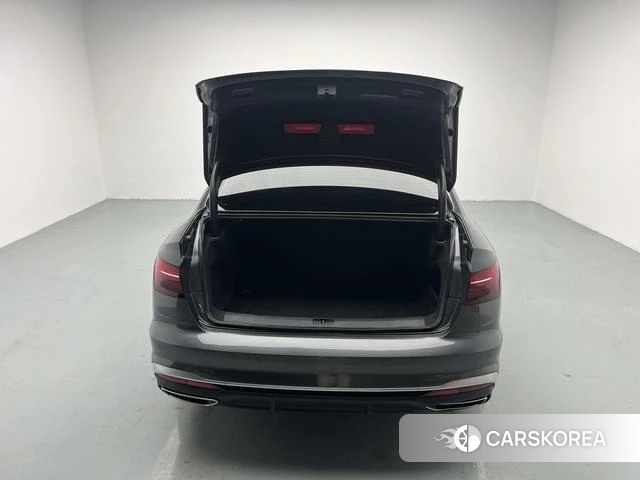 Audi A4L 2022 Темно-серый из Китая, фото 4