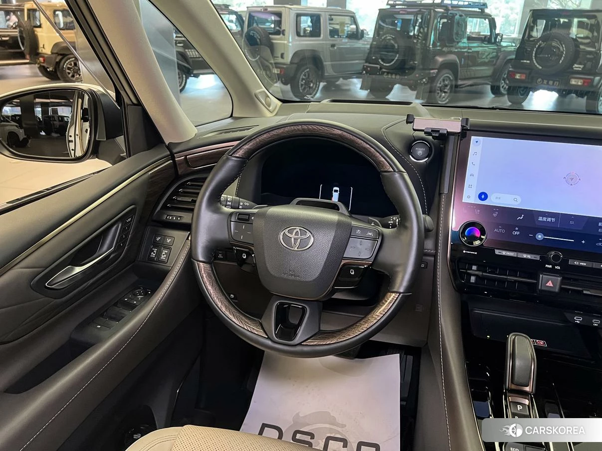 Toyota Elfa 2023 Белый из Китая, фото 4