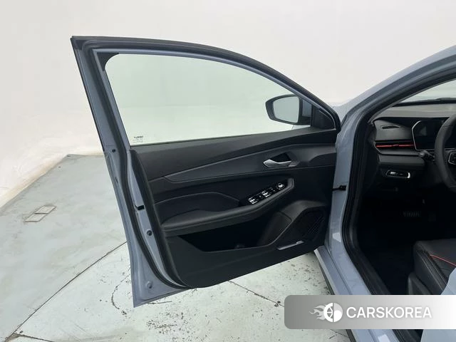 Geely Automobile Binrui 2026 Темно-серый из Китая, фото 4