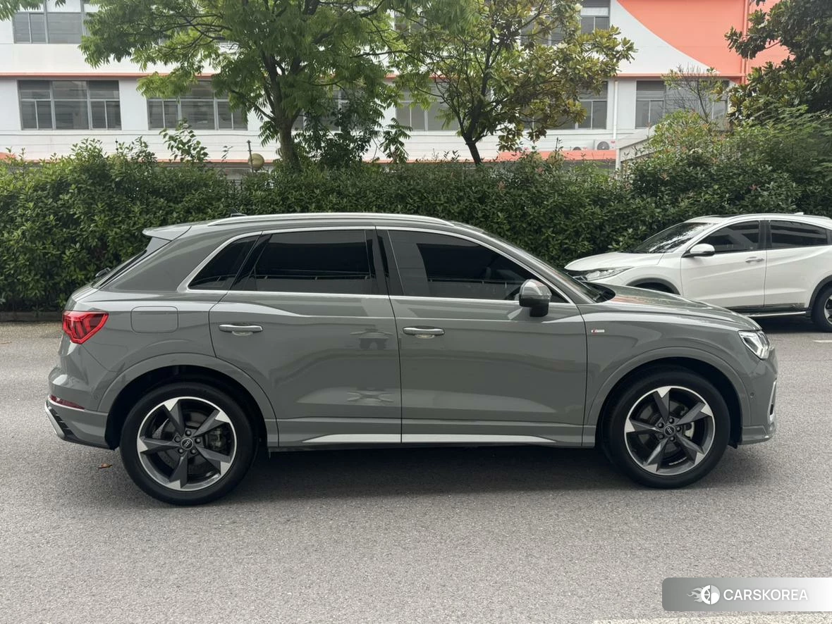 Audi Q3 2023 Темно-серый из Китая, фото 4