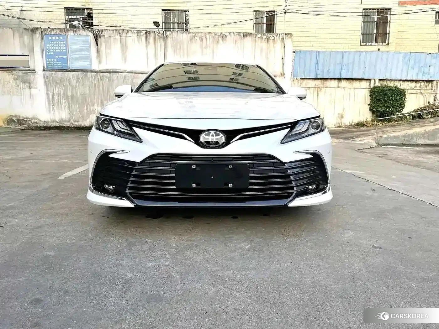Toyota Camry 2023 Белый из Китая, фото 4
