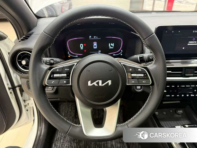 Kia K3 2023 Белый из Китая, фото 4