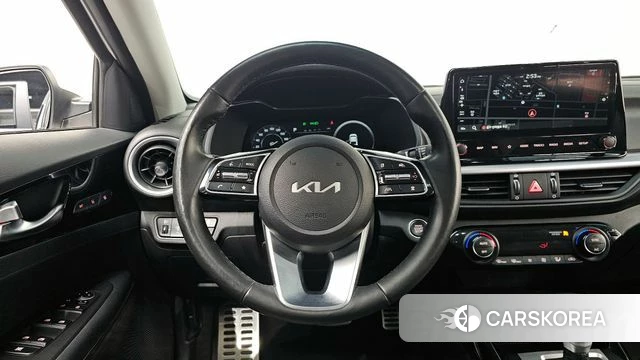 Kia The New K3 2nd generation 2022 Белый из Кореи, фото 4