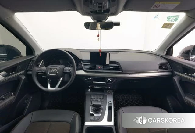 Audi Q5L 2020 Черный из Китая, фото 4