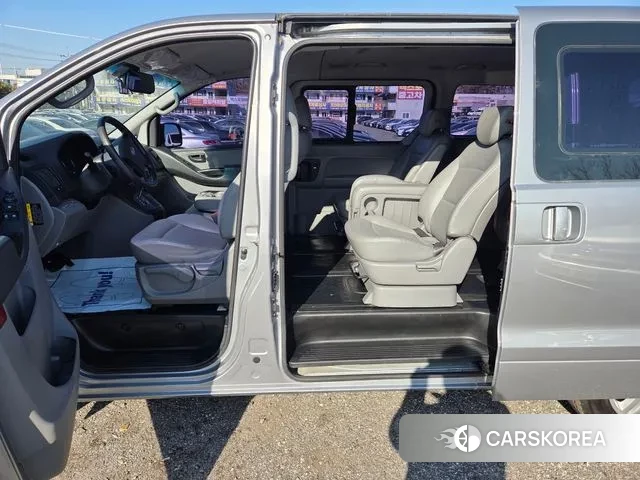 Hyundai Grand Starex 2018 Серебристо-серый из Кореи, фото 4