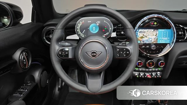 Mini Cooper Convertible 2024 Черный из Кореи, фото 4