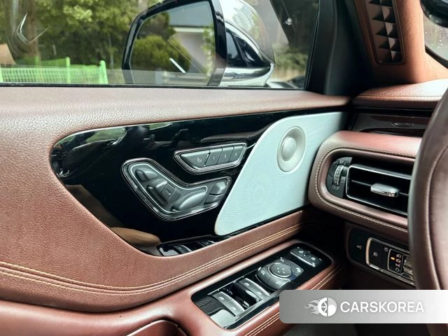 Lincoln Aviator 2nd generation 2021 Белый из Кореи, фото 4