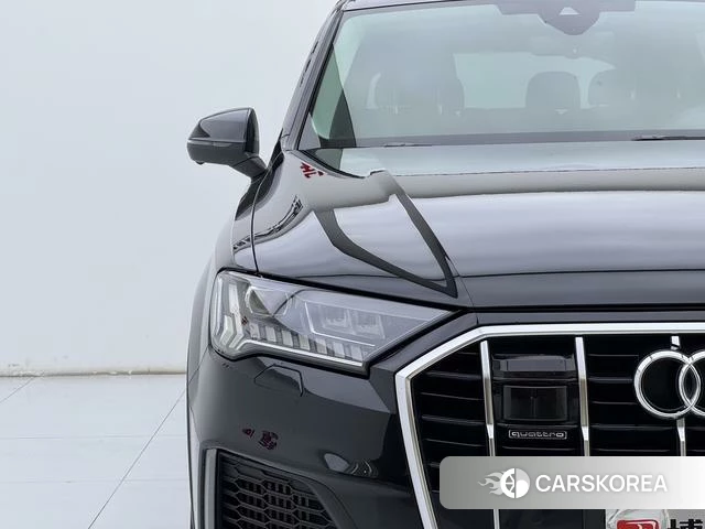 Audi Q7 2021 Черный из Китая, фото 4
