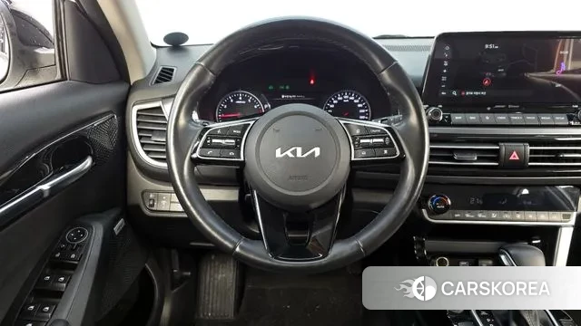 Kia Seltos 2022 Белый из Кореи, фото 4