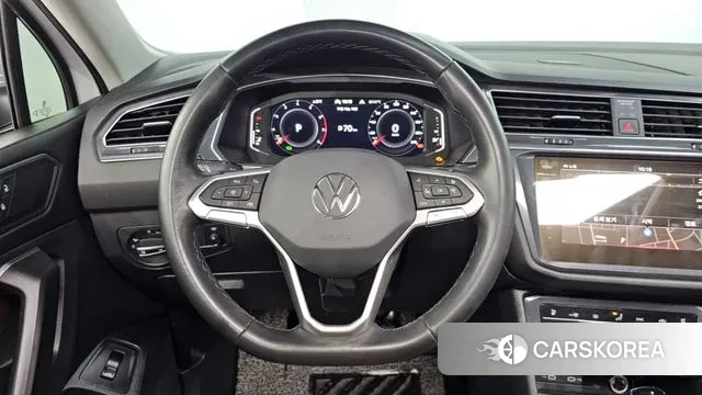 Volkswagen Tiguan Allspace 2023 Белый из Кореи, фото 4