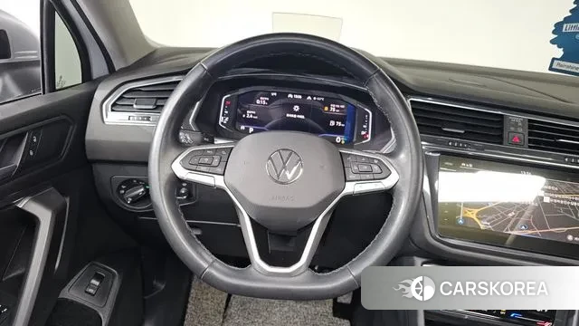 Volkswagen Tiguan Allspace 2023 Белый из Кореи, фото 4