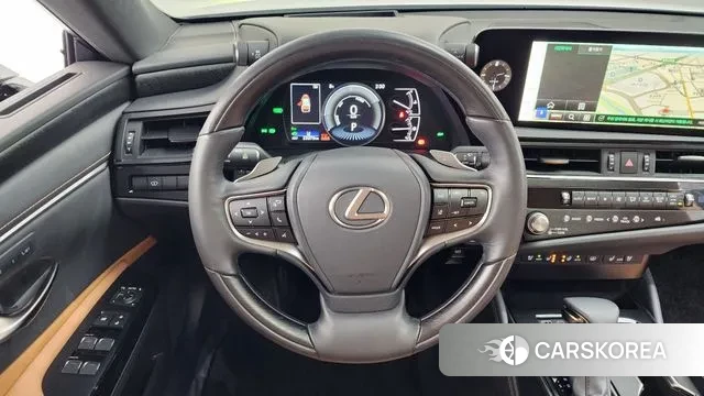 Lexus ES300h 7th generation 2023 Белый из Кореи, фото 4