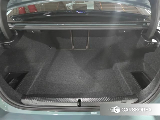 BMW 5 Series (G60) 2025 Небесно-голубой из Кореи, фото 4