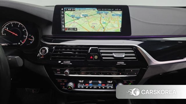 BMW 5 Series (G30) 2018 Белый из Кореи, фото 4