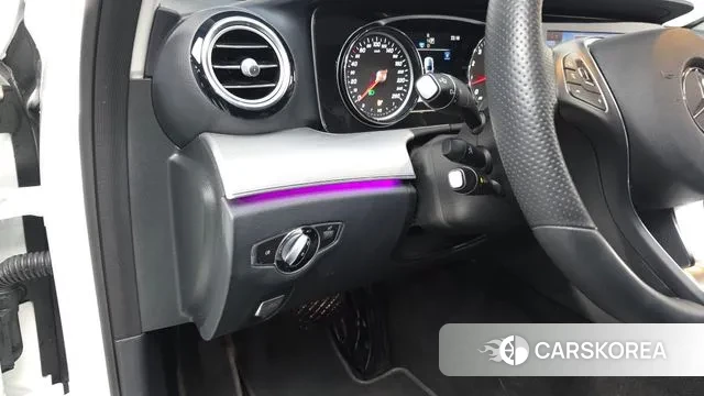 Mercedes-Benz E-Class W213 2018 Белый из Кореи, фото 4