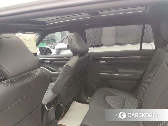 Toyota Crown Lufang 2023 Белый из Китая, фото 4
