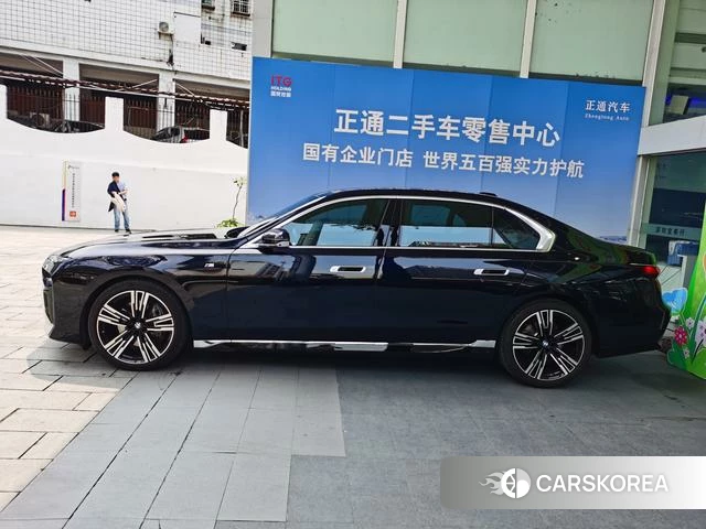 BMW 7 series 2023 Черный из Китая, фото 4