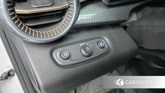 Chevrolet (GM Daewoo) Trax Crossover 2023 Белый из Кореи, фото 4