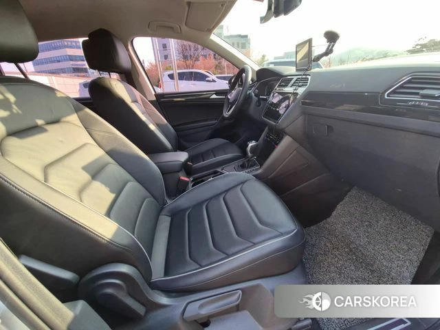 Volkswagen Tiguan second Generation 2022 Серебряный из Кореи, фото 4