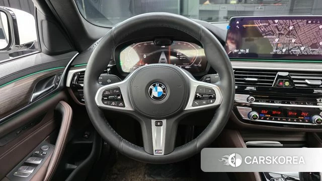 BMW 5 Series (G30) 2021 Белый из Кореи, фото 4