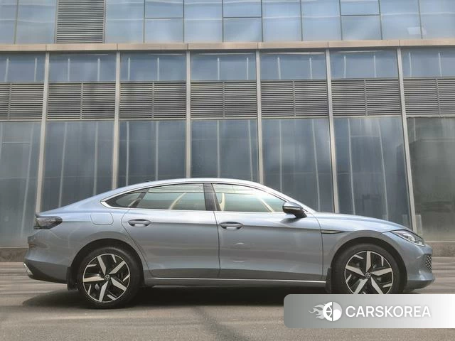 Volkswagen Lingdu 2023 Синий из Китая, фото 4