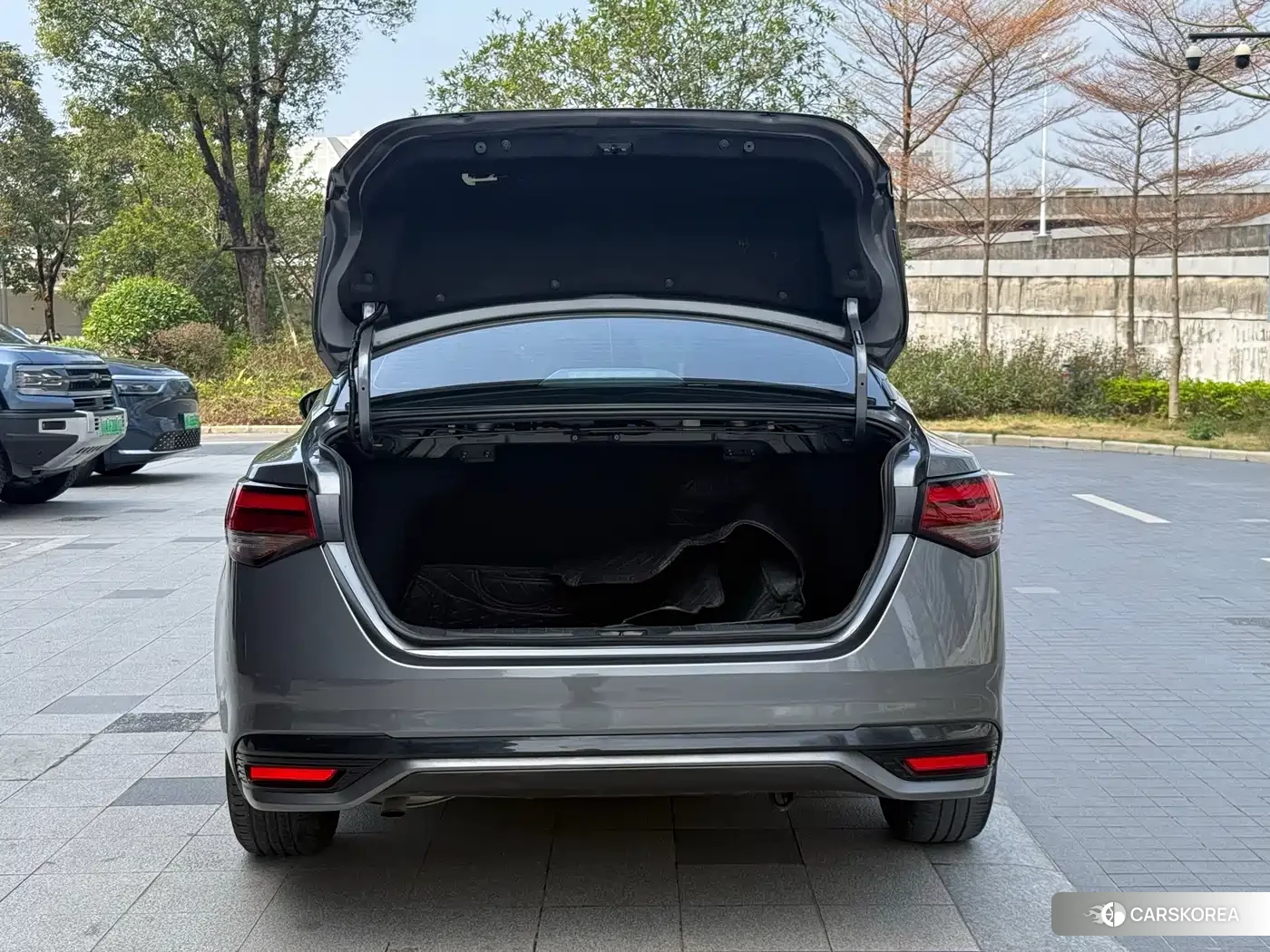 Nissan Sylphy 2023 Silver/gray из Китая, фото 4
