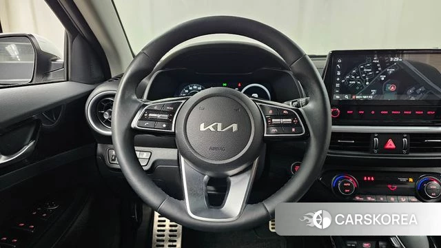 Kia The New K3 2nd generation 2024 Белый из Кореи, фото 4