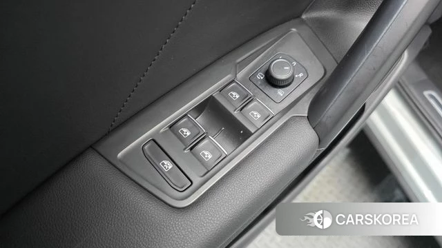 Volkswagen Tiguan Allspace 2024 Белый из Кореи, фото 4