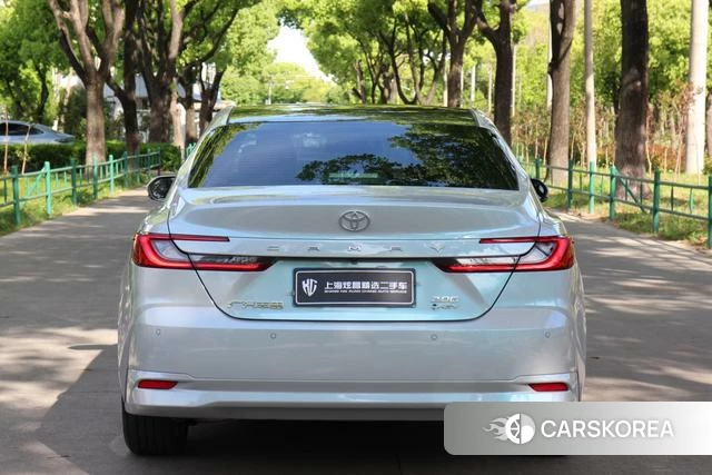 Toyota Camry 2024 Серебристо-серый из Китая, фото 4