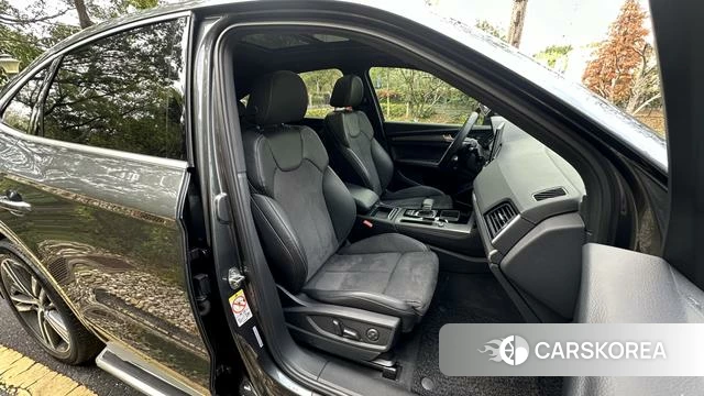 Audi Q5L Sportback 2021 Темно-серый из Китая, фото 4