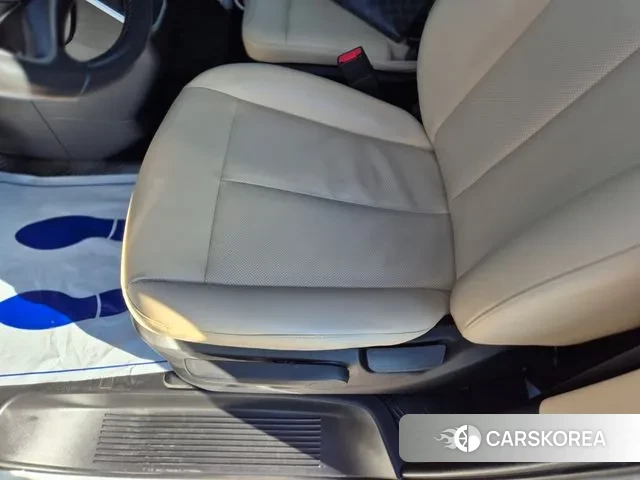 Hyundai Staria 2022 Белый из Кореи, фото 4