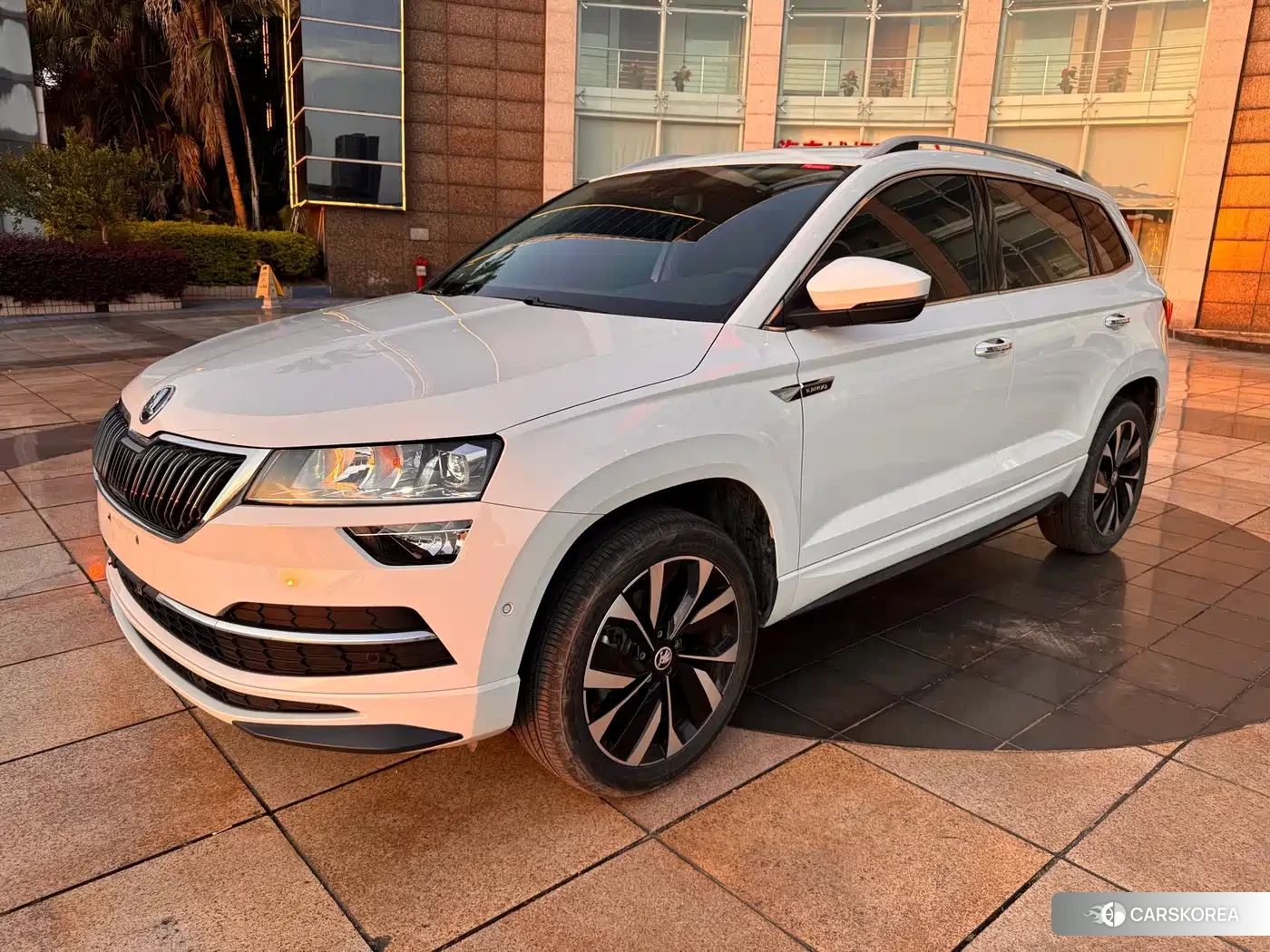 Skoda Karoq 2023 Белый из Китая, фото 4