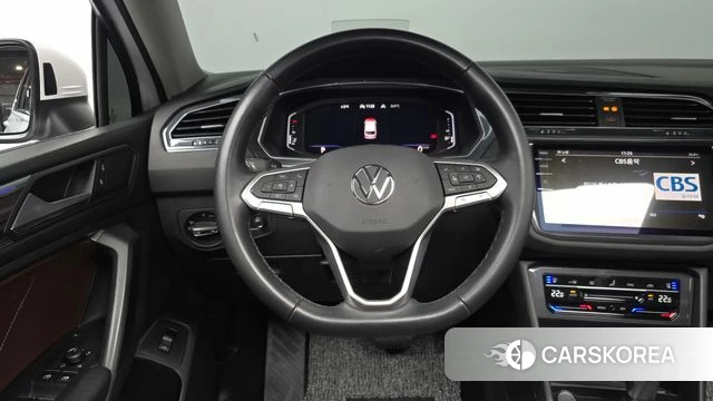 Volkswagen Tiguan Allspace 2023 Белый из Кореи, фото 4