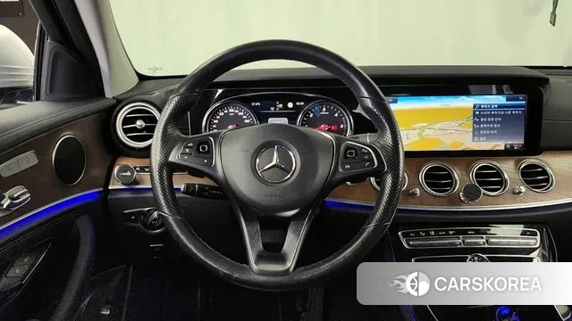 Mercedes-Benz E-Class W213 2018 Серебристо-серый из Кореи, фото 4