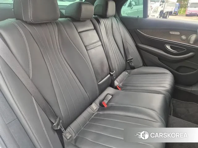 Mercedes-Benz E-Class W213 2022 Белый из Кореи, фото 4