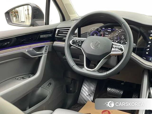 Volkswagen Touareg 2024 Черный из Китая, фото 4