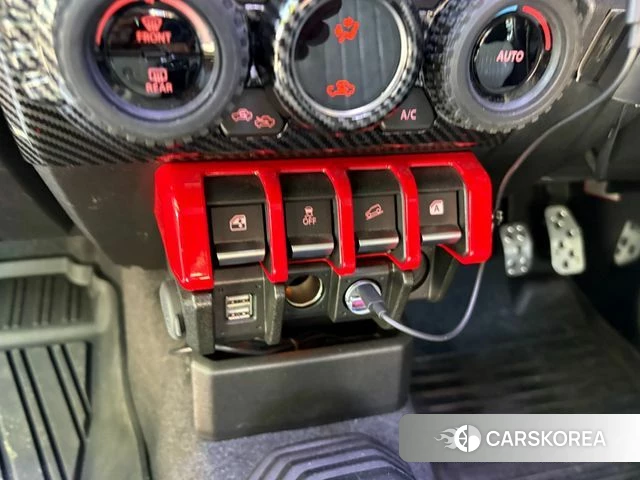 Suzuki Jimny 2024 Черный из Кореи, фото 4