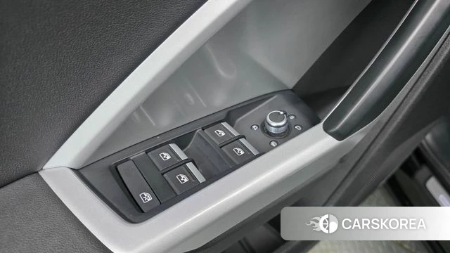 Audi Q3 (F3) 2023 Черный из Кореи, фото 4