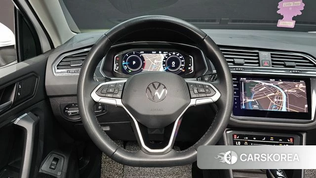 Volkswagen Tiguan second Generation 2023 Белый из Кореи, фото 4