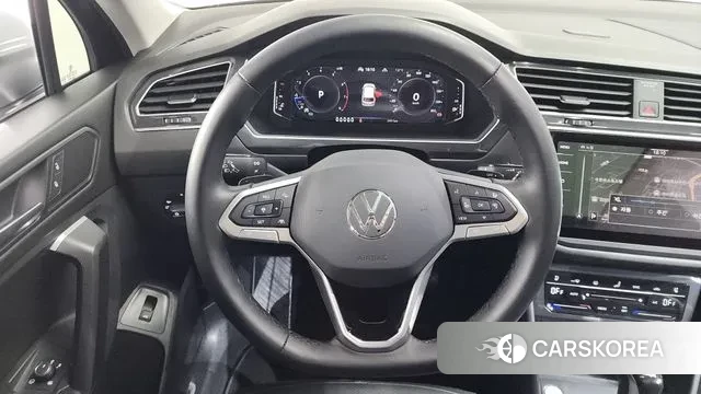 Volkswagen Tiguan Allspace 2024 Черный из Кореи, фото 4