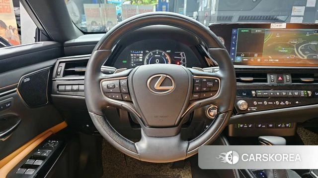 Lexus ES300h 7th generation 2023 Серебристо-серый из Кореи, фото 4