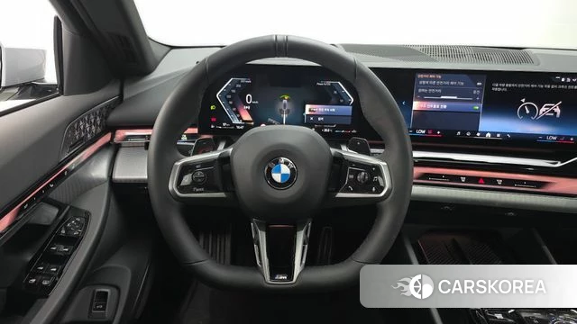 BMW 5 Series (G60) 2025 Серебристо-серый из Кореи, фото 4